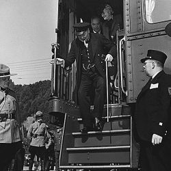Churchill arrives at Quebec