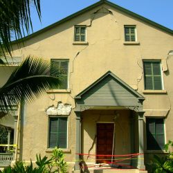 [Earthquake] Kona, HI, October 26, 2006 - The Hulihee Palace in Kailua- Kona sustained extensive structural damage due to recent earthquakes. Adam DuBrowa/FEMA