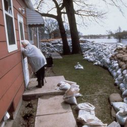 [Severe Storms/Flooding] Grand Forks, ND, April 1, 1997 - A resident looks through the back door of a home that is not flooded because it