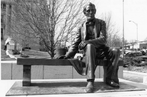 Seated Lincoln Statue, Newark, NJ