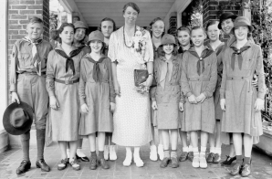 Eleanor Roosevelt with Girl Scouts of Lexington, Kentucky