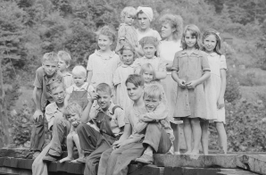 Coal camp children. Dixie Darby Fuel Company.